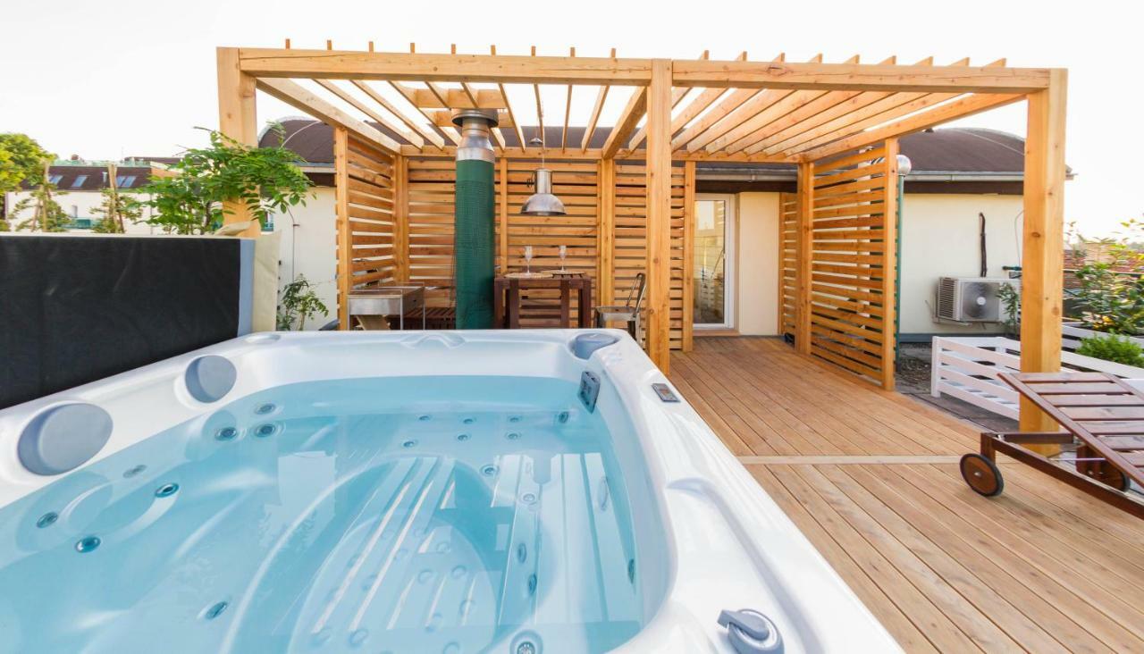 Romantic Studio With Jacuzzi 프라하 외부 사진